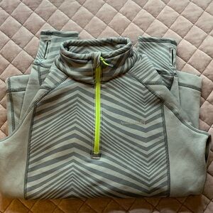 Avalanche quarter zip. 
Never worn.
Regulates body temperature.